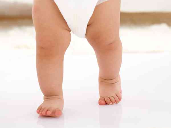 三岁的小孩轻度罗圈腿除了补钙还能怎么办?