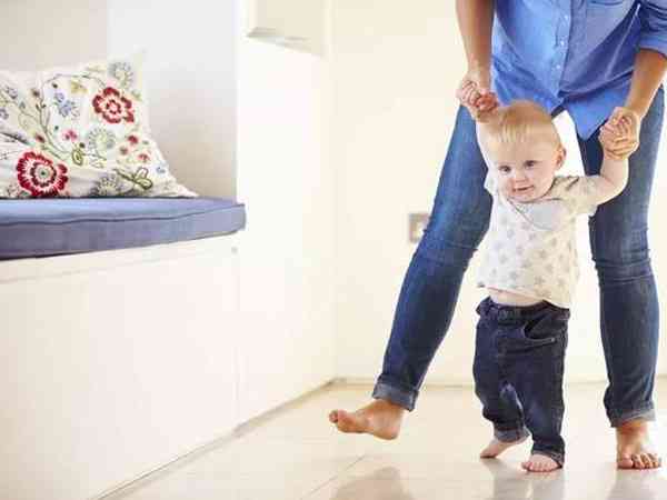 可以帮9个月宝宝扶站学习站立吗？