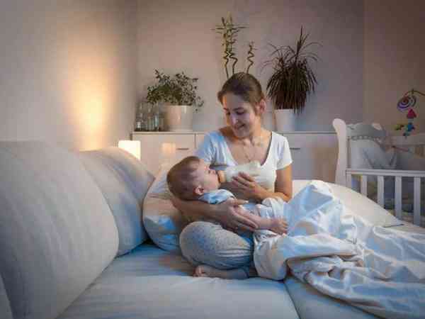 五个月孩子纯母乳喂养夜奶一般吃几次比较好？