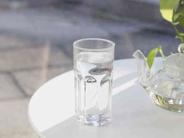 孩子退烧后大量出汗需要喝生理盐水来补水吗？