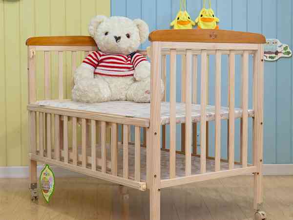 刚买的木质婴儿床有气味孕妇能闻吗？