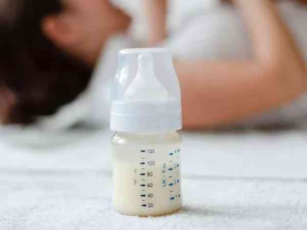 6个月宝宝腹泻2天，大便有奶瓣带粘液是奶粉喂养过度吗？ 