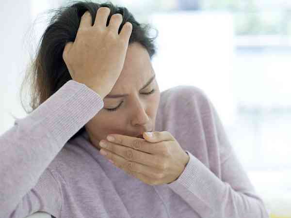 孕5周感冒咳嗽有痰但不严重，不治疗会影响胚胎发育吗？