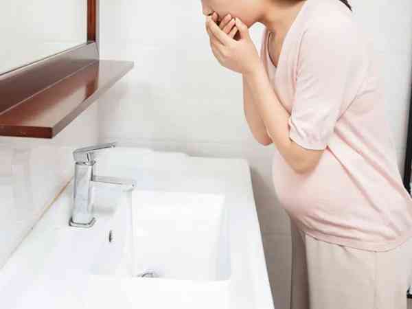 孕早期孕吐严重，吃不下饭胃痛换清淡饮食可以缓解吗？