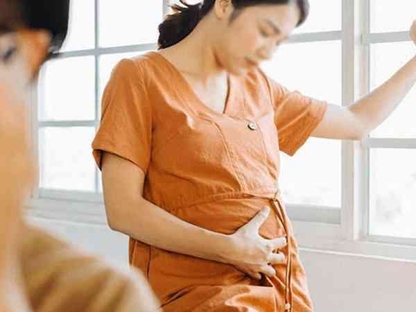 孕早期便秘肛门偶尔有压迫感，肚子发紧是宫缩吗？