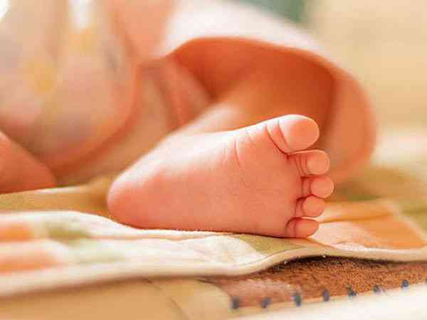 宝宝长痘是涂抹含激素护臀膏引起的过敏症状吗?