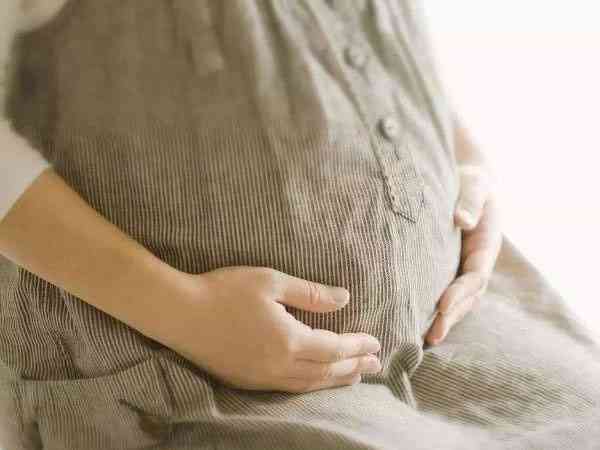 孕36周分泌物增多有红色血丝，是快要生的前兆吗？