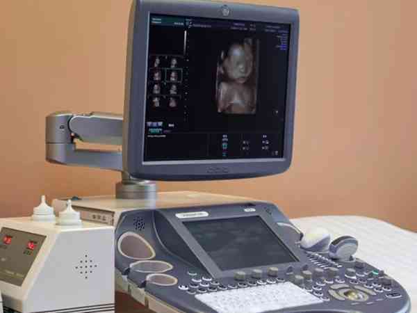 孕24周四维发现胎儿右肾分离8.3mm，左肾7.8严重吗？