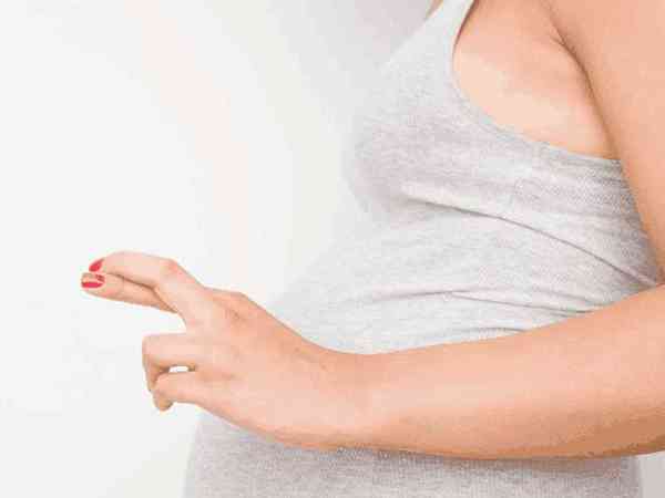 孕26周手指发麻，关节僵硬是激素影响还是缺钙的原因？