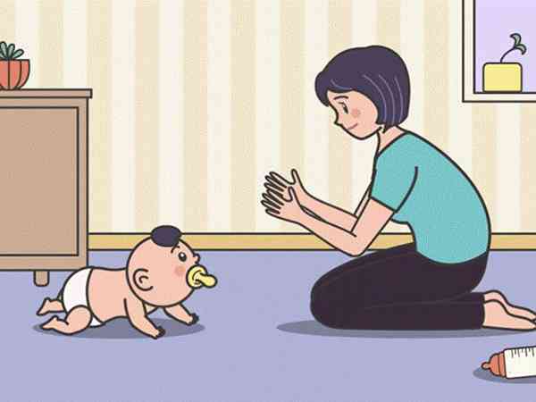 快9个月的宝宝会匍匐爬却不会自己坐起来正常吗？