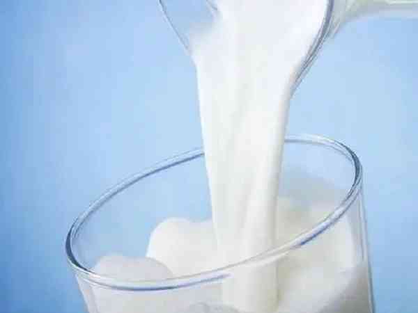 女性睾酮偏高每天早上还能继续喝牛奶吗？