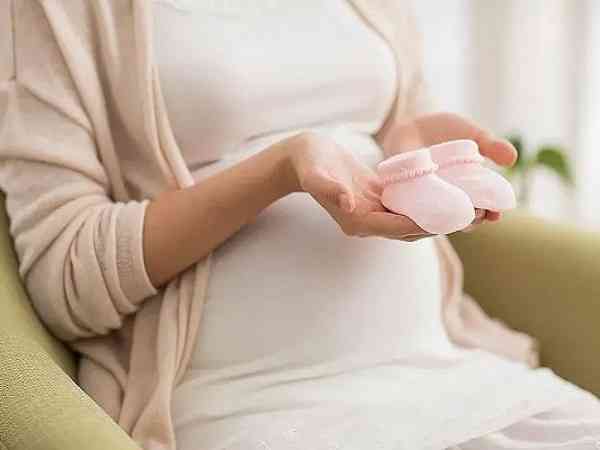 孕早期1-3个月胸部变大一般是生女儿的征兆吗？