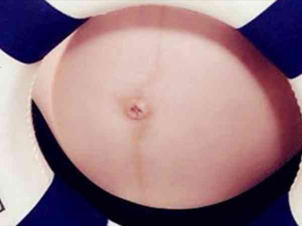 孕妇女孩肚脐眼图片