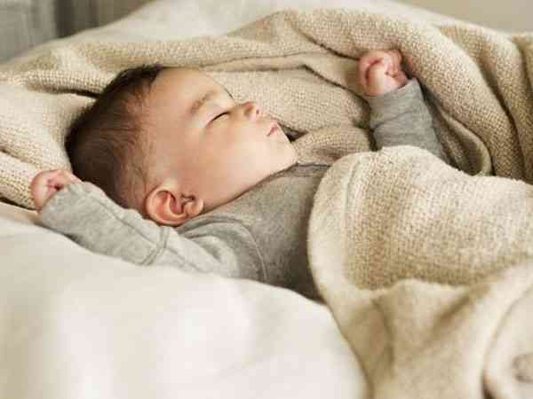 新生儿一月睡二月哭三月攒肚子口诀是什么意思？