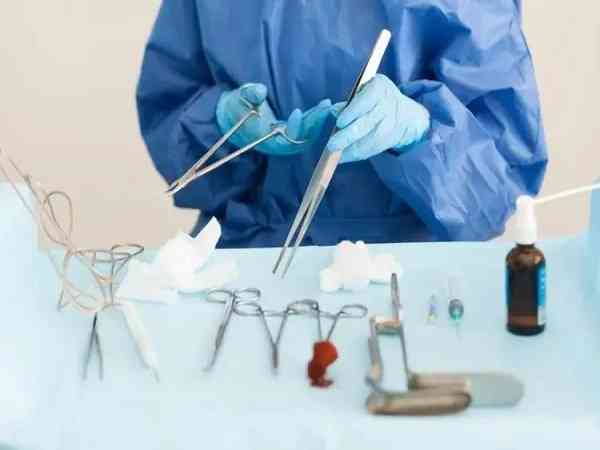 试管做内膜诊刮后当月可以移植冻胚吗？