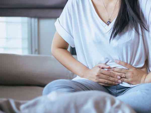 人工受孕第七天成功的征兆是有轻微腹痛吗？