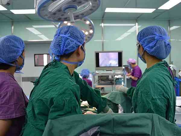 试管正式移植和子宫过度弯曲探宫手术哪个更痛？