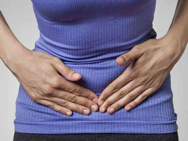 移植冻囊胚5天后最早的着床征兆是小腹隐痛吗？