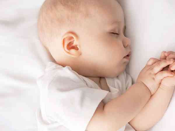 新生儿医保照片要求宝宝必须露耳朵吗？