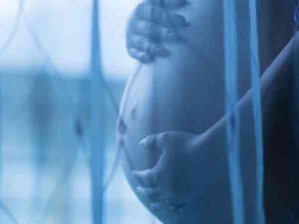 哪个国家允许单身女性做供精试管婴儿生孩子？
