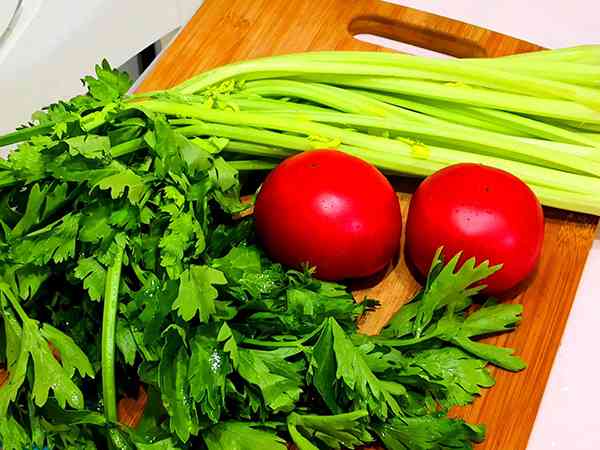 尿酸高日常饮食吃什么绿色食物和水果最好最佳？