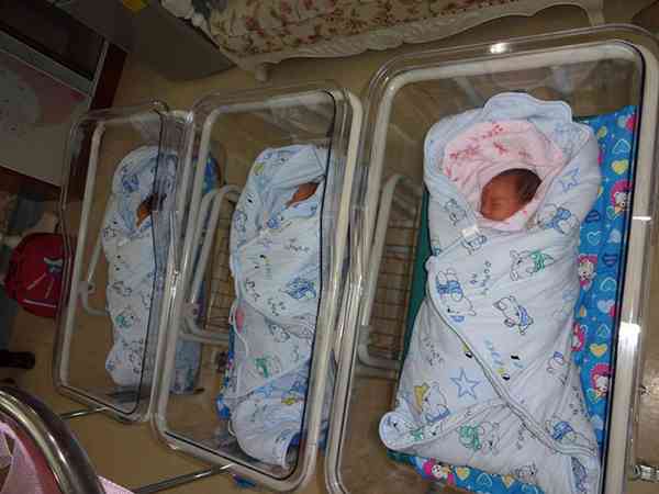三胞胎一般能熬到多少周分娩？可以坚持到足月吗？