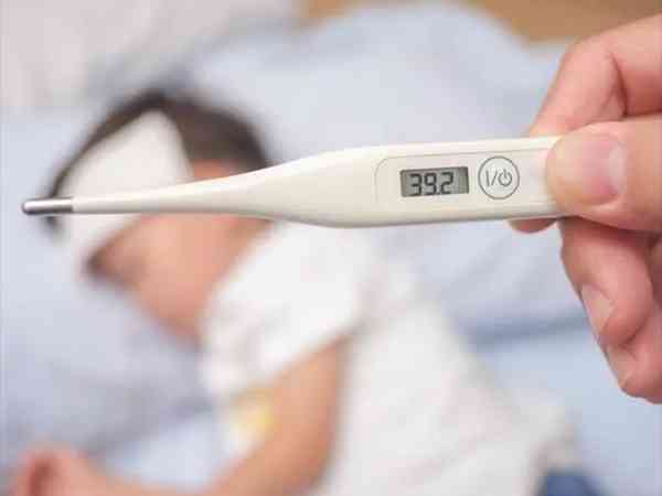 婴儿体温标准对照表中新生儿正常体温范围是多少？