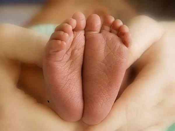 新生婴儿1至7天怎么去护理？附宝宝第一周照顾技巧