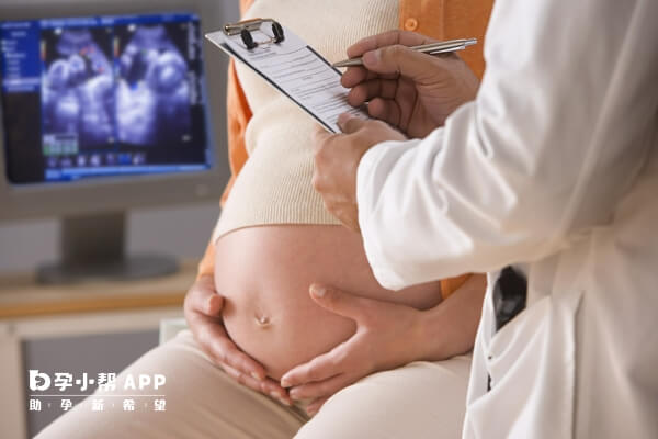 51岁怀孕要定期产检观察胎儿情况