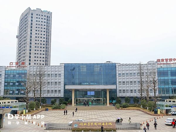川北医学院附属新院区位于顺庆区