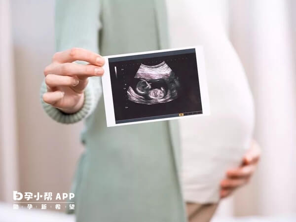 胎儿腹围小通常建议进行催产