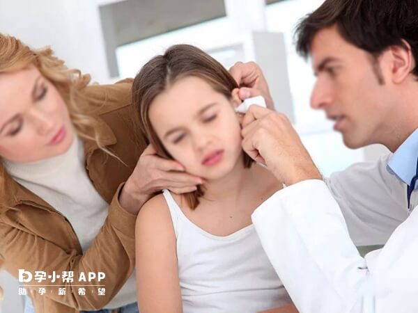 孩子耳朵持续疼痛有可能是中耳炎