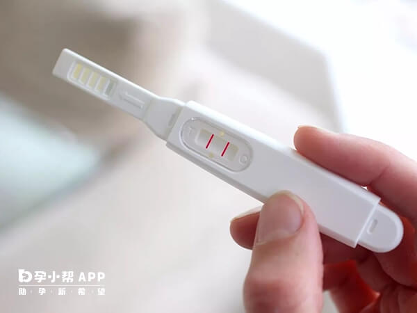 验孕棒是用来检测怀孕的工具