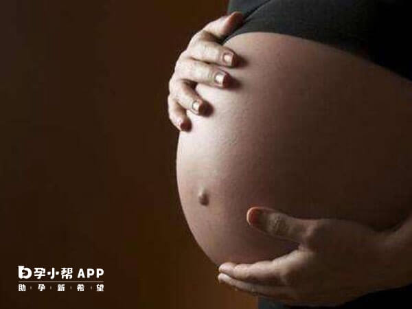 孕妈肚子的形状主要由胎儿的大小绝决定的