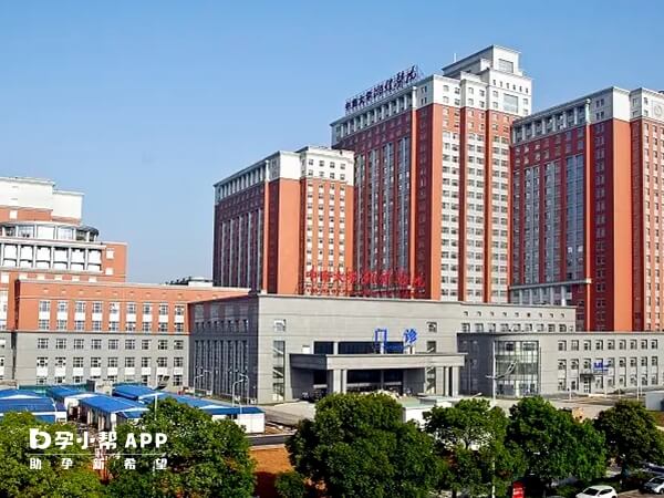 中南大学湘雅医院为三甲医院