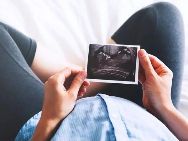 冻胚移植测到怀孕后多久做b超看孕囊大小？