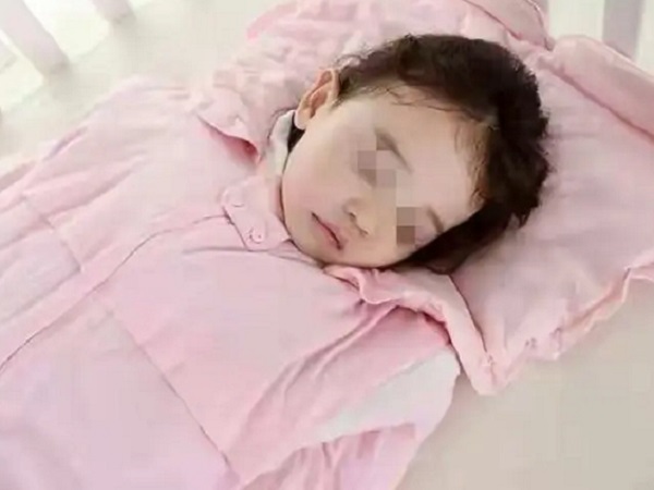 长期穿衣服睡觉对孩子有害吗？会不会影响身体发育？