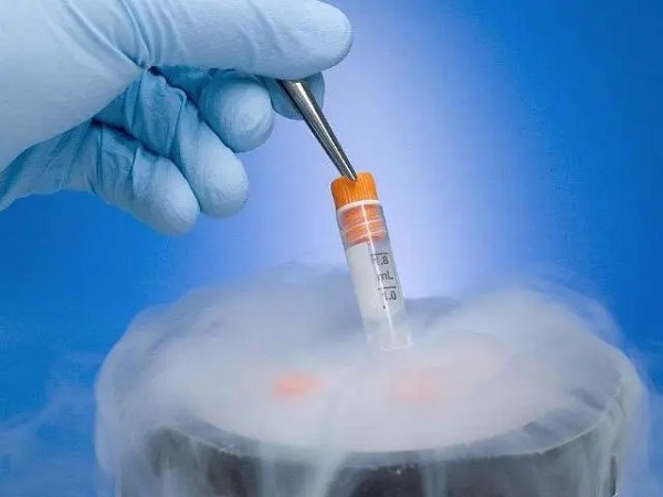 冻胚移植第二天一身轻松一点不适反应都没有正常吗？