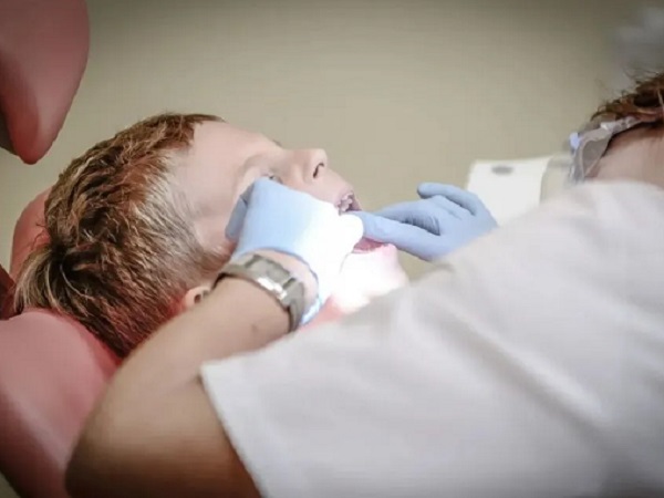 后悔给三岁以下的孩子全麻治疗牙齿是因为危害大吗？