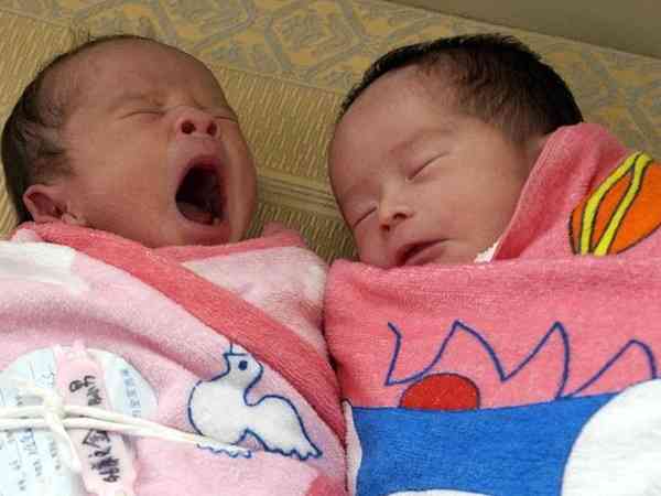异卵双胞胎性别不同是龙凤胎概率只有50%吗？