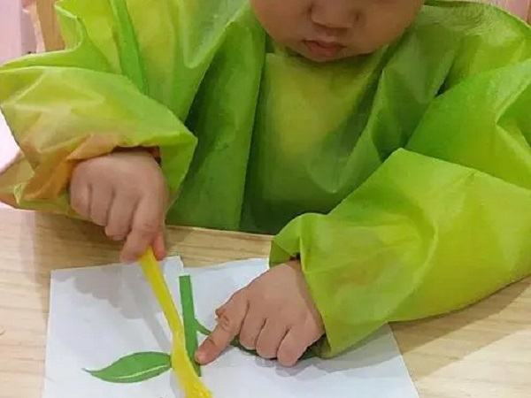 为啥小孩子过春节要忌讳穿黄色和绿色的衣服？是不吉利吗？