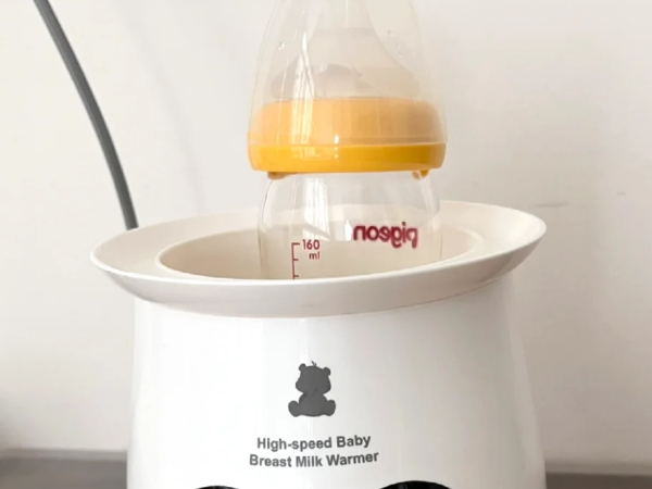 母乳装在奶瓶中用100度的水隔水加热可以吗？