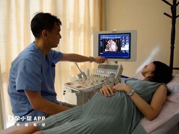 彩超能够迅速准确地检查出胎儿是否发生了脐带绕颈