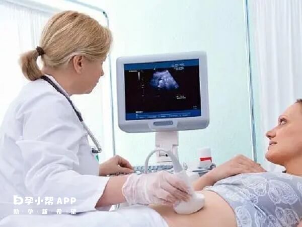 正常的胎儿胎心率在110到160次/分