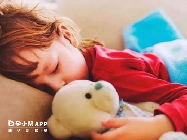 长期穿衣服睡觉会影响宝宝正常的血液循环和身体代谢