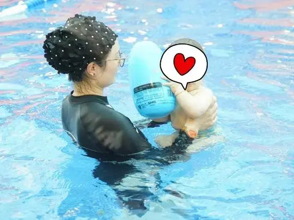 婴儿在游泳过程中必须要持续看护