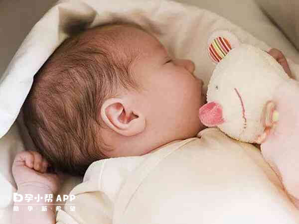 宝宝趴睡有助于肺的生长发育