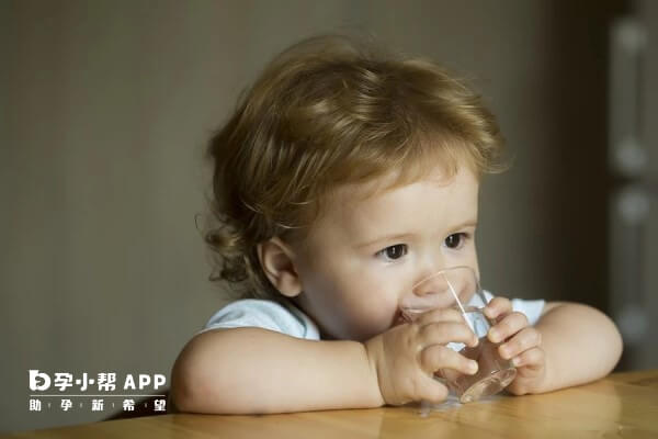 不同月龄宝宝喝水量要求不同