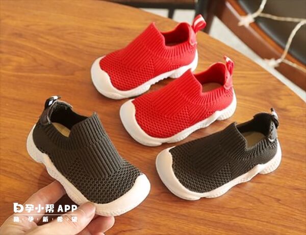 机能鞋是一种专门设计用于帮助婴幼儿学步的鞋子