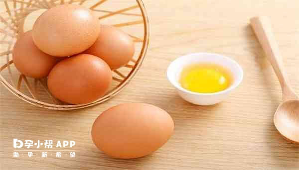 鸡蛋往往象征着生命的起源